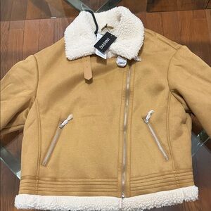 Diashiny Tan Sherpa-Trim Jacket with White Collar